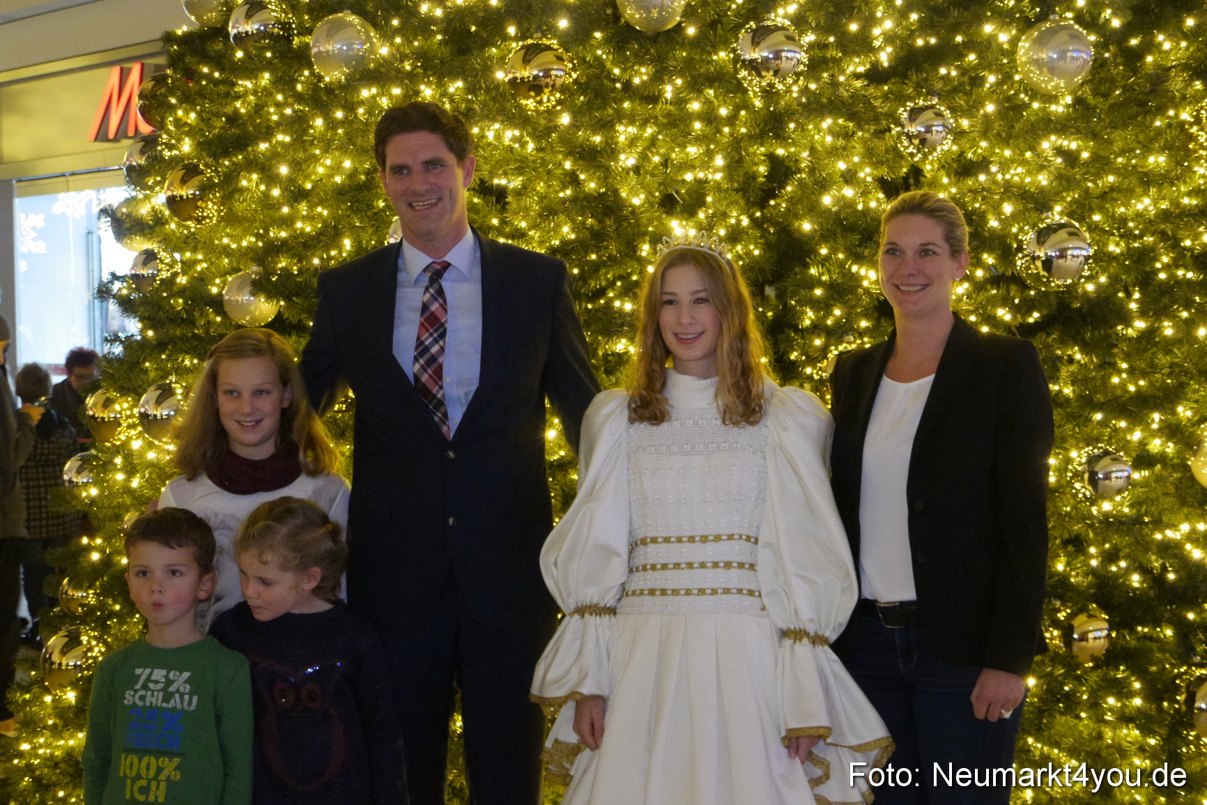 NeuerMarkt Weihnachtsbeleuchtung 271115 0004